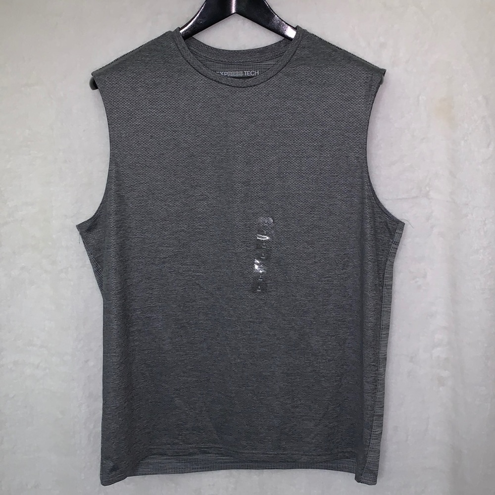 Express Men’s Express Tech (Athleisure Moisture Wicking) Shirt Gray New W/Tags.